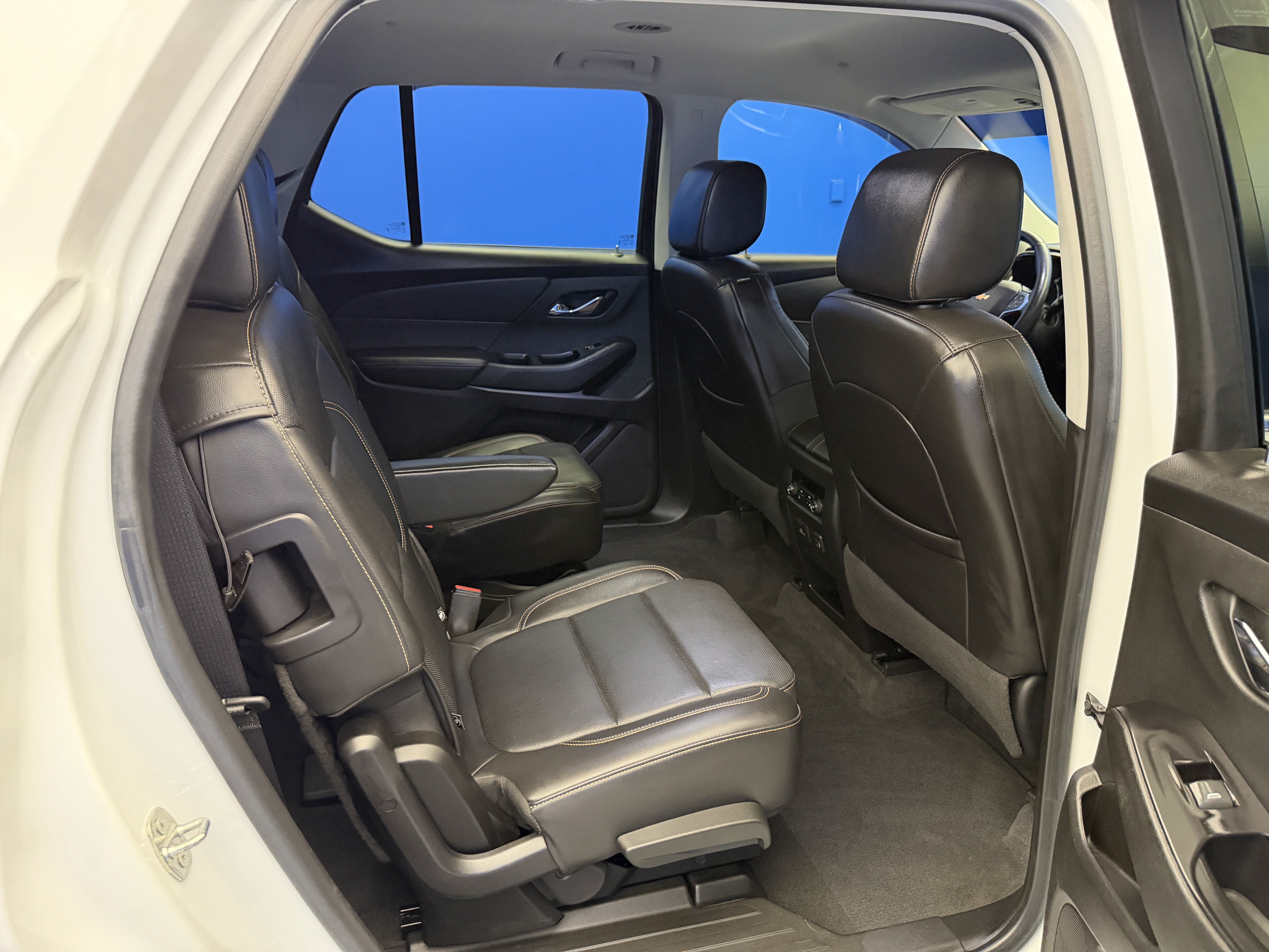 Used 2020 Chevrolet Traverse Premier AWD/4WD image 28