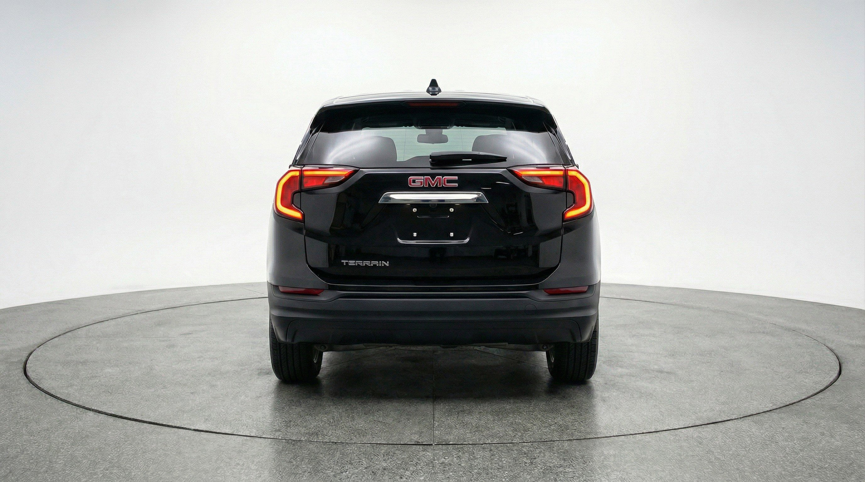 Used 2024 GMC Terrain SLE image 7