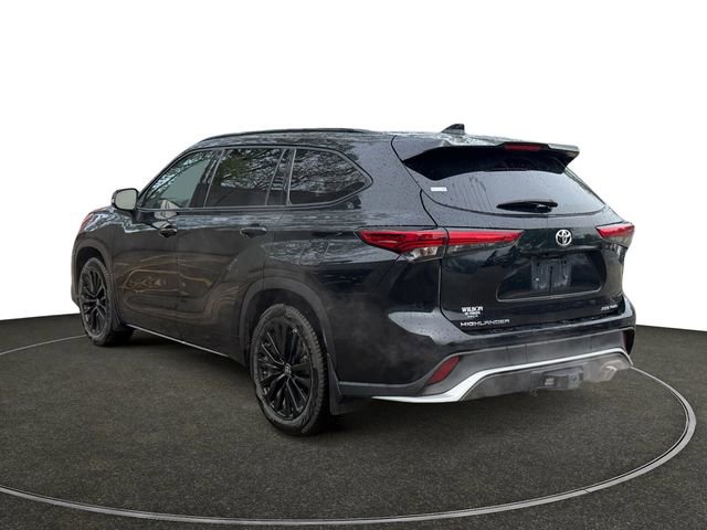 Used 2023 Toyota Highlander XSE AWD/4WD image 3