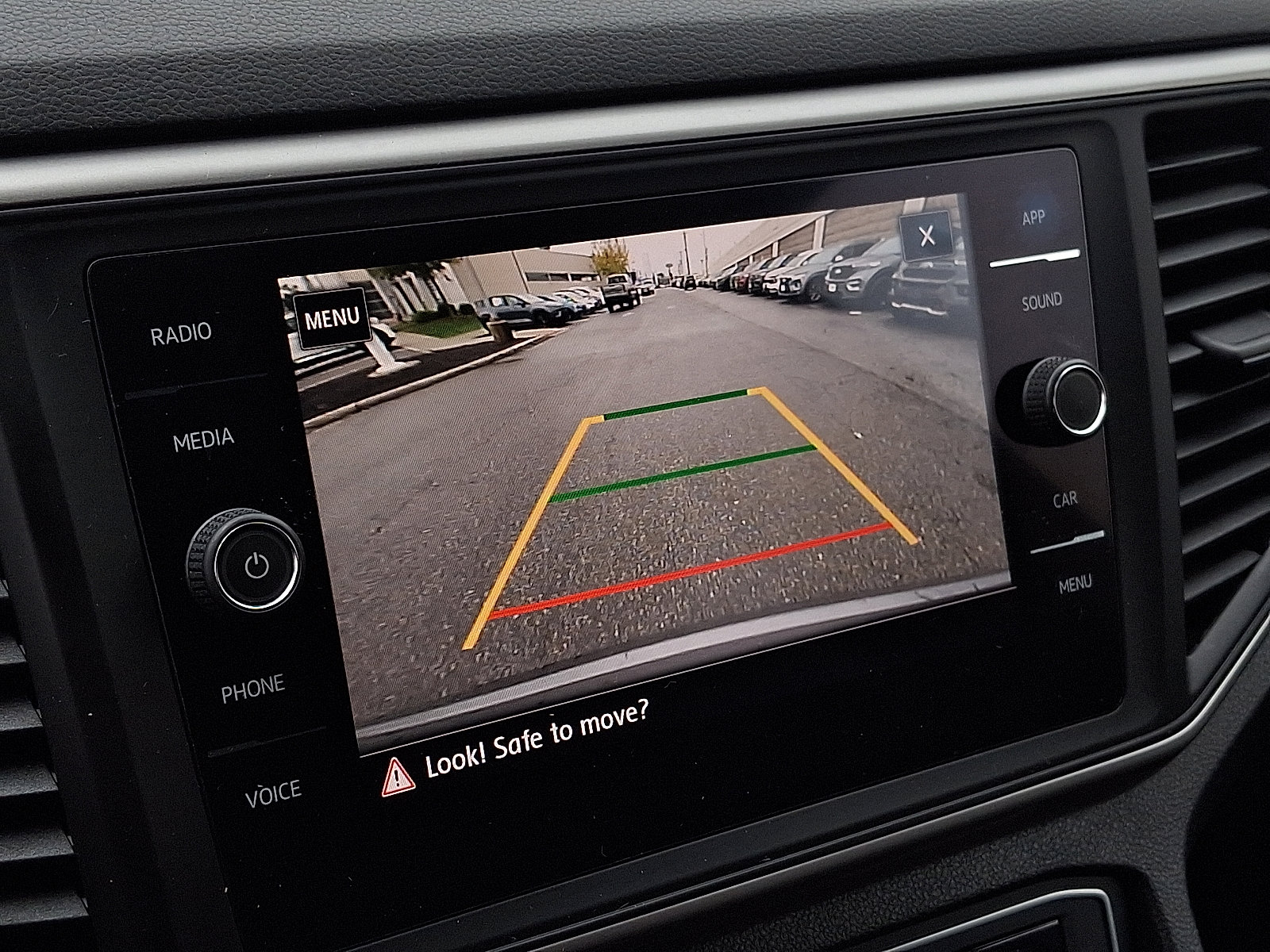 Used 2020 Volkswagen Atlas Cross Sport SE image 17