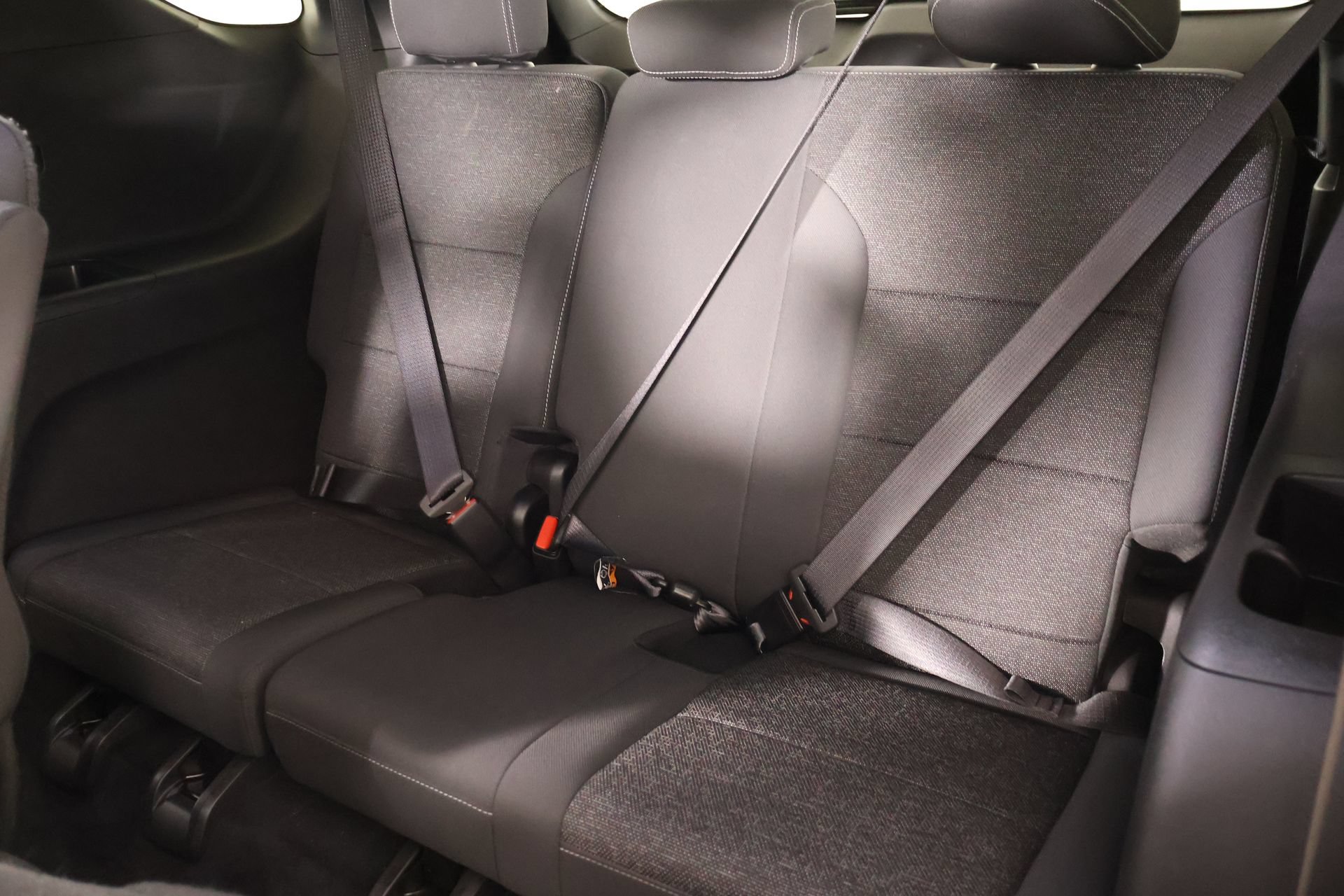 Used 2025 Chevrolet Traverse LT FWD image 13