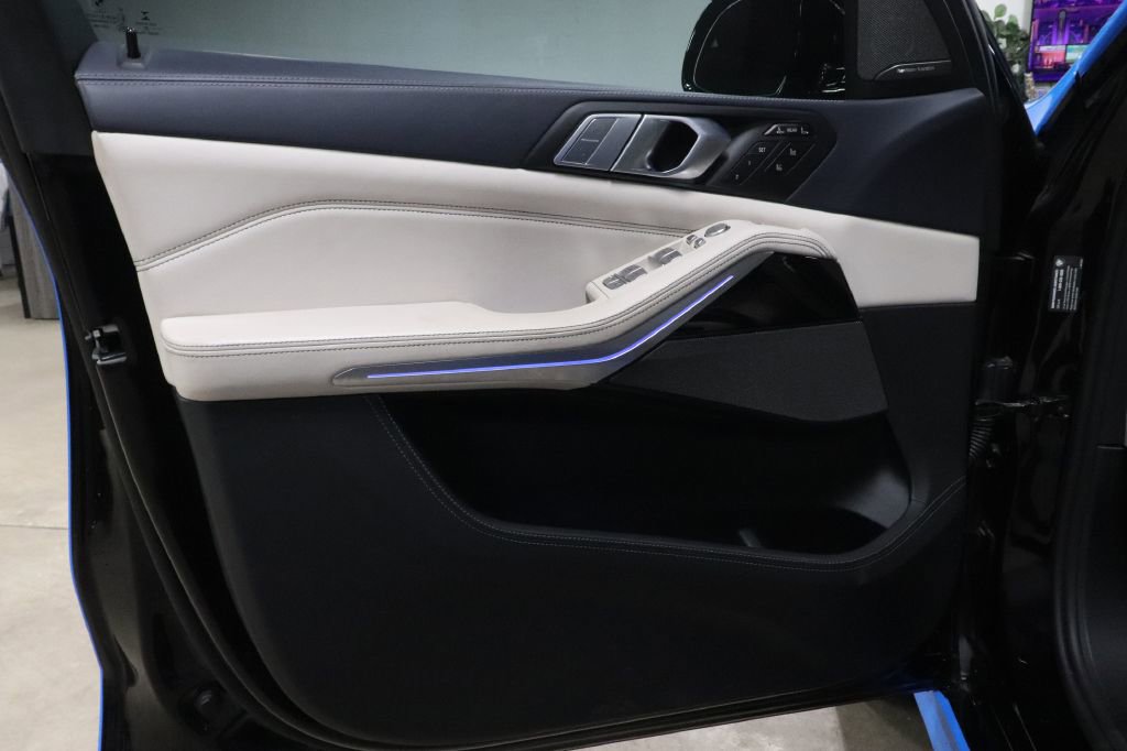 Used 2020 BMW X7 M50i w/ Dynamic Handling Package image 8