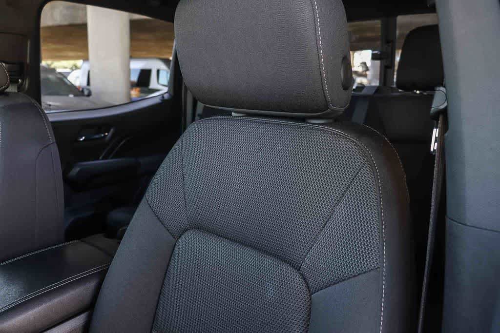 Used 2025 GMC Canyon Elevation w/ Convenience Package RWD image 32