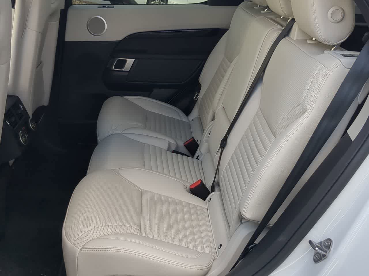 Used 2025 Land Rover Discovery S AWD/4WD image 21