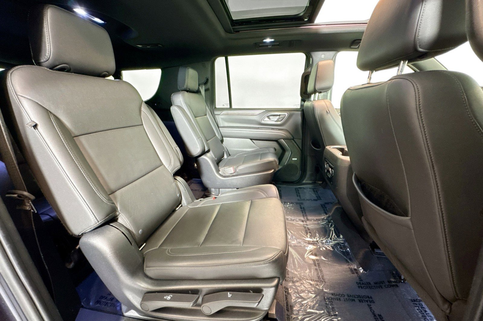 Used 2022 Chevrolet Suburban LT w/ Luxury Package image 27