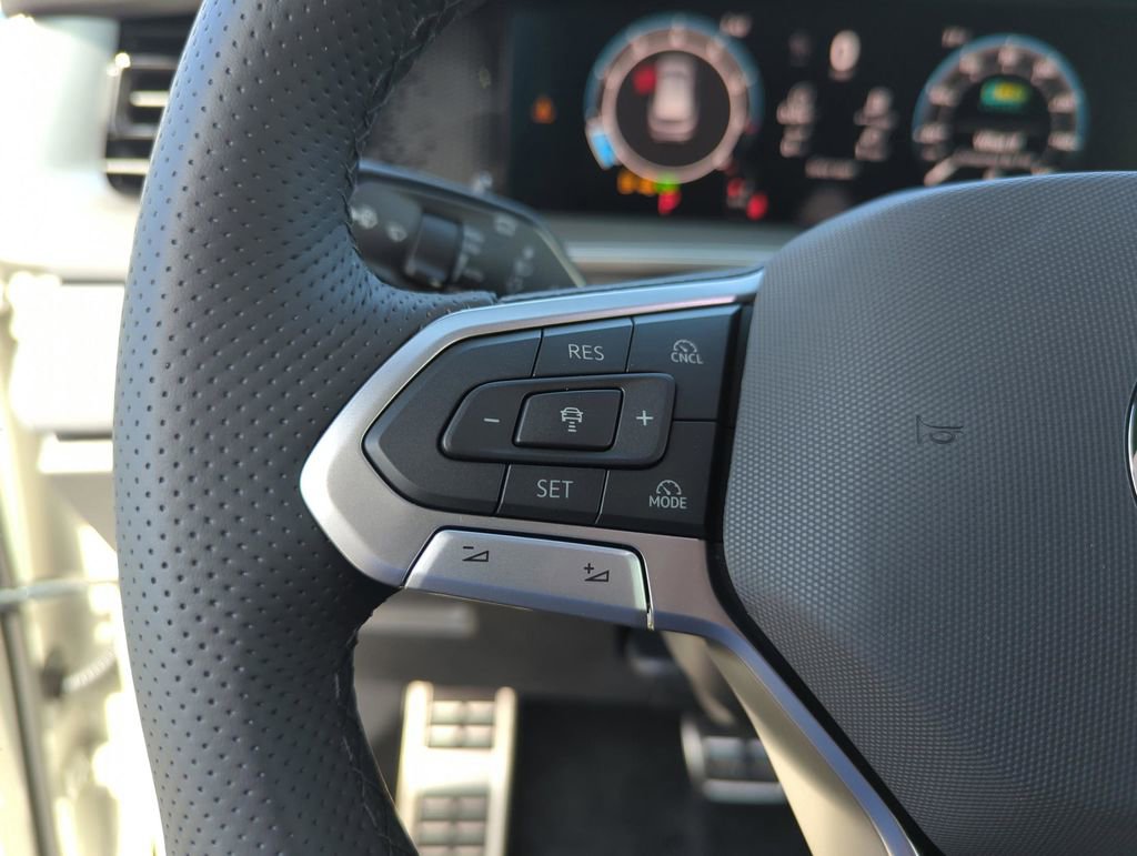 New 2026 Volkswagen Tiguan SE R-Line image 23