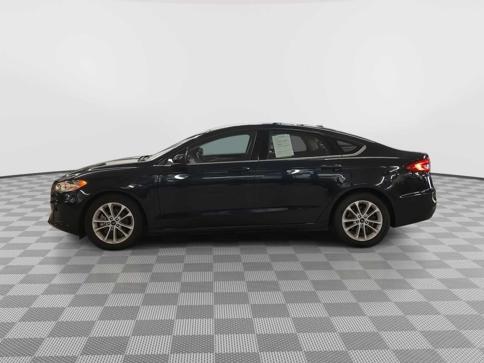 Used 2020 Ford Fusion SE FWD image 23