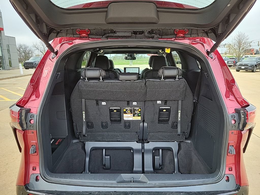 Used 2025 Toyota Sienna XSE image 16