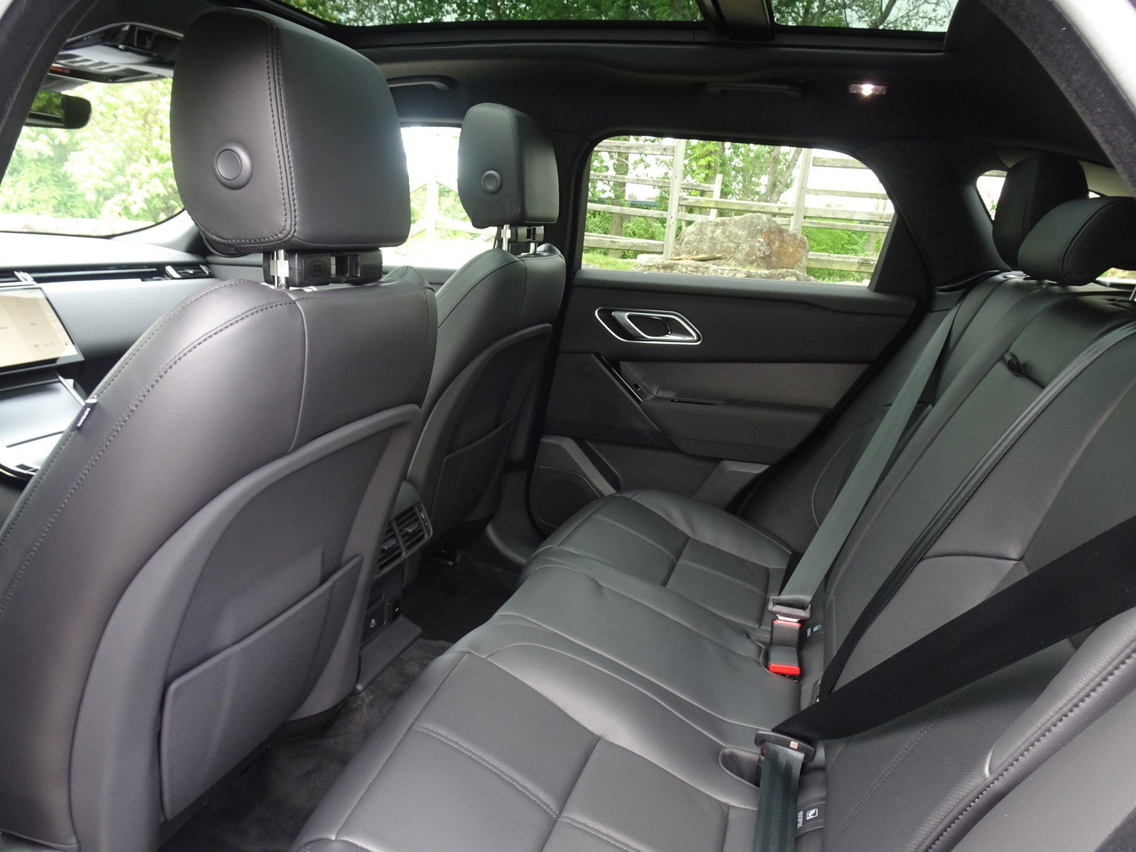 New 2025 Land Rover Range Rover Velar Dynamic SE image 21