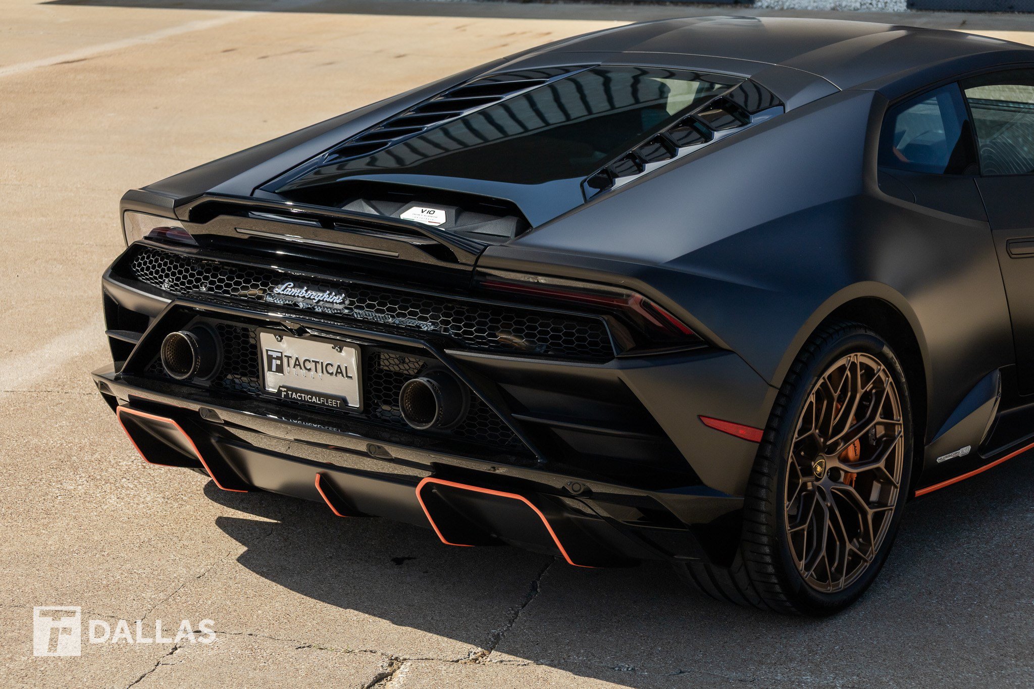 Used 2022 Lamborghini Huracan EVO RWD image 16