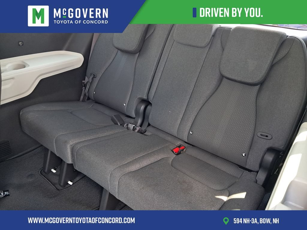 Used 2023 Kia Carnival LX FWD image 19