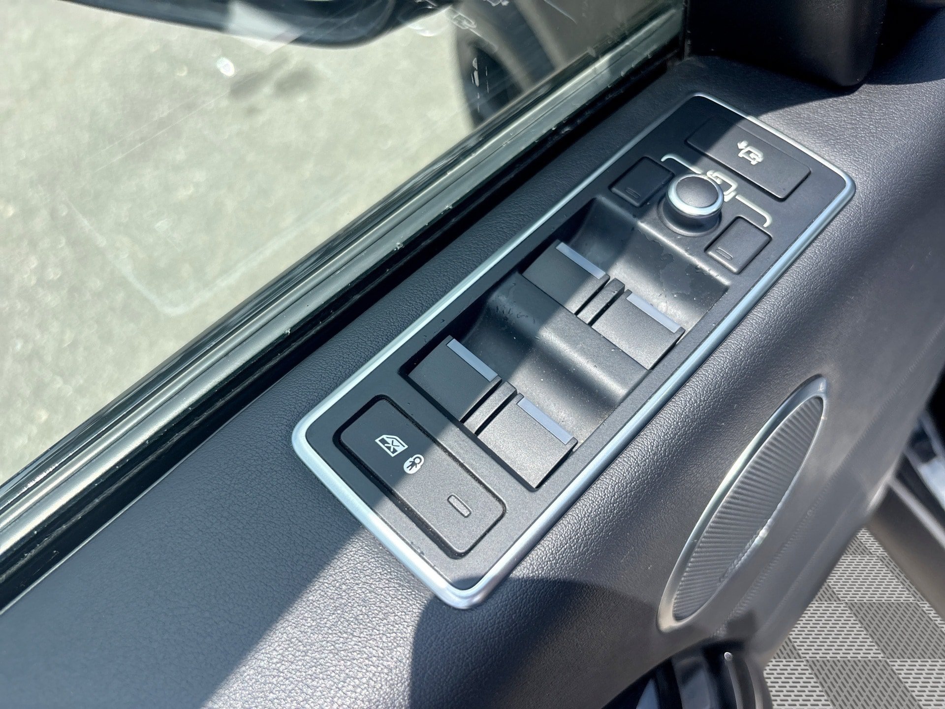 Used 2016 Land Rover Range Rover Supercharged AWD/4WD image 15