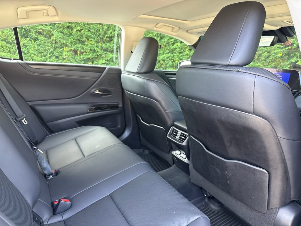 Used 2023 Lexus ES 300h w/ Premium Package FWD image 12