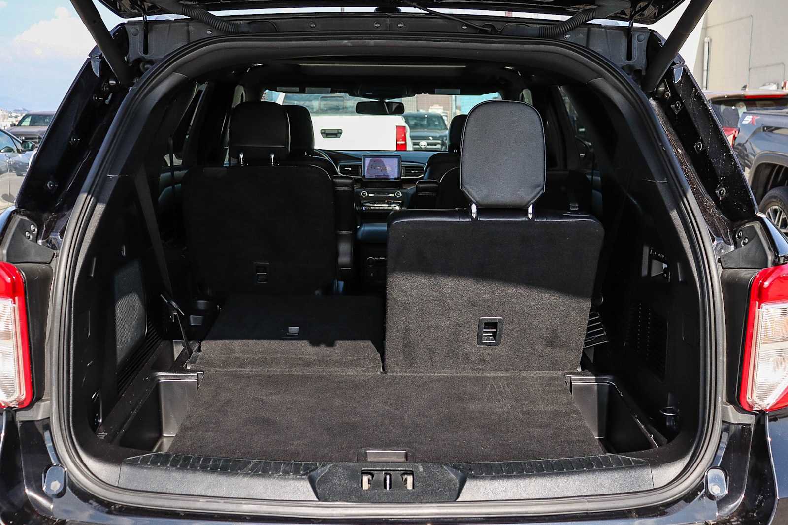 Used 2020 Ford Explorer Limited image 28