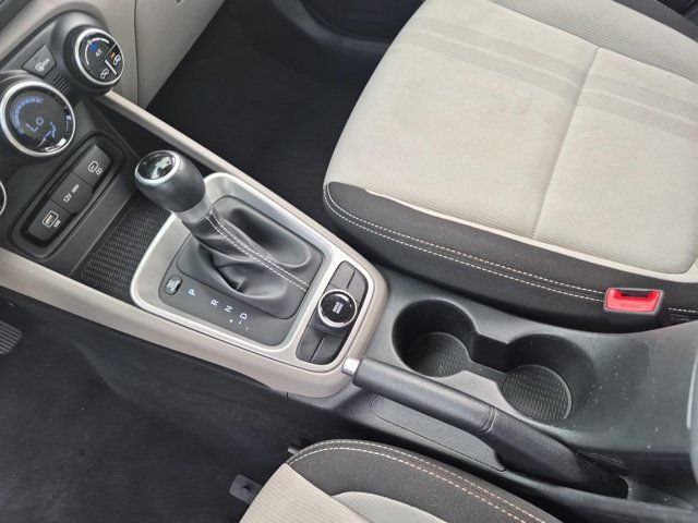 Used 2025 Hyundai Venue SEL FWD image 23