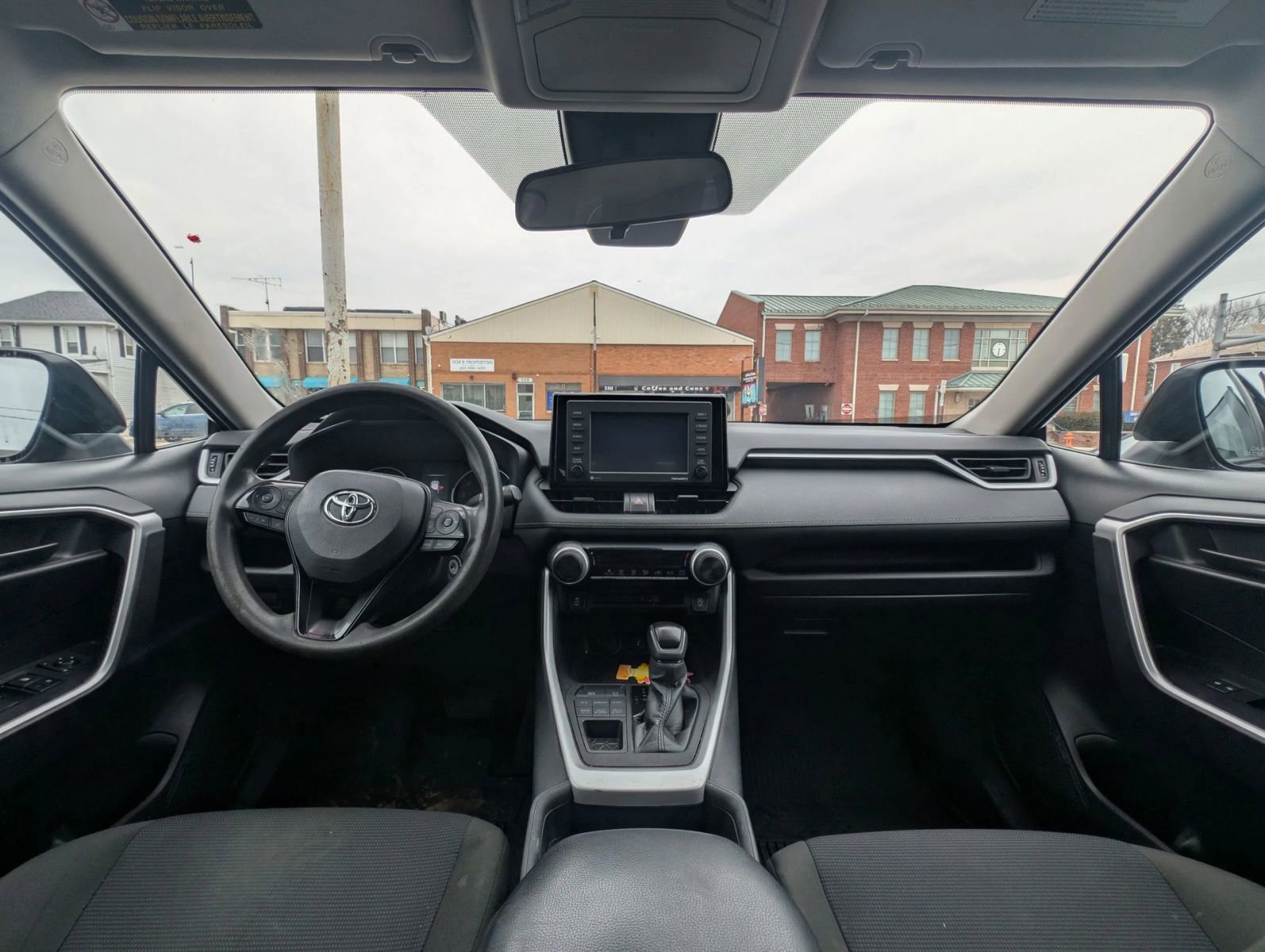 Used 2021 Toyota RAV4 LE image 9