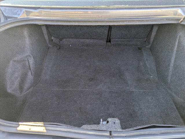 Used 2015 Dodge Challenger SXT image 6