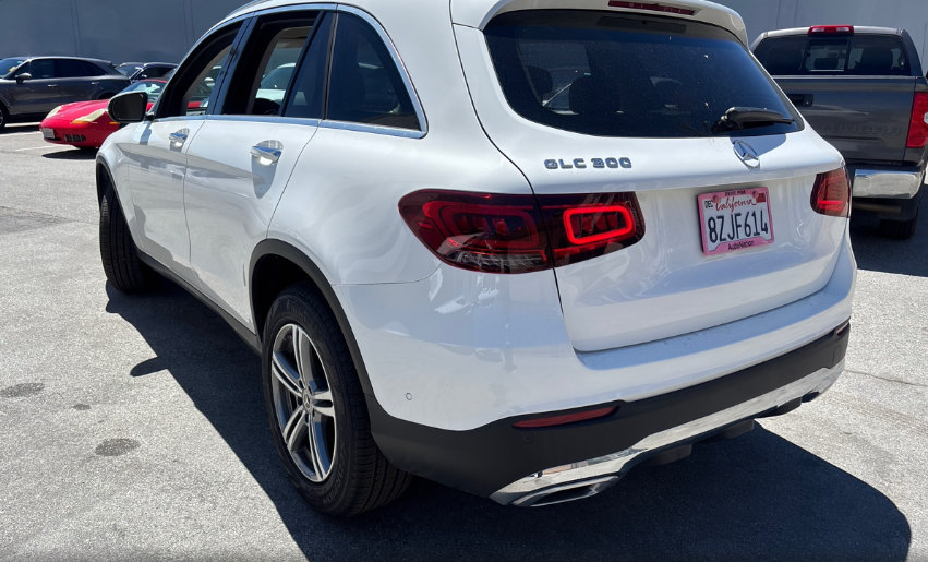 Used 2021 Mercedes-Benz GLC 300 image 2