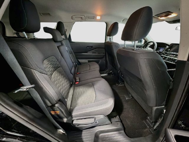 Used 2025 Nissan Pathfinder SV AWD/4WD image 24