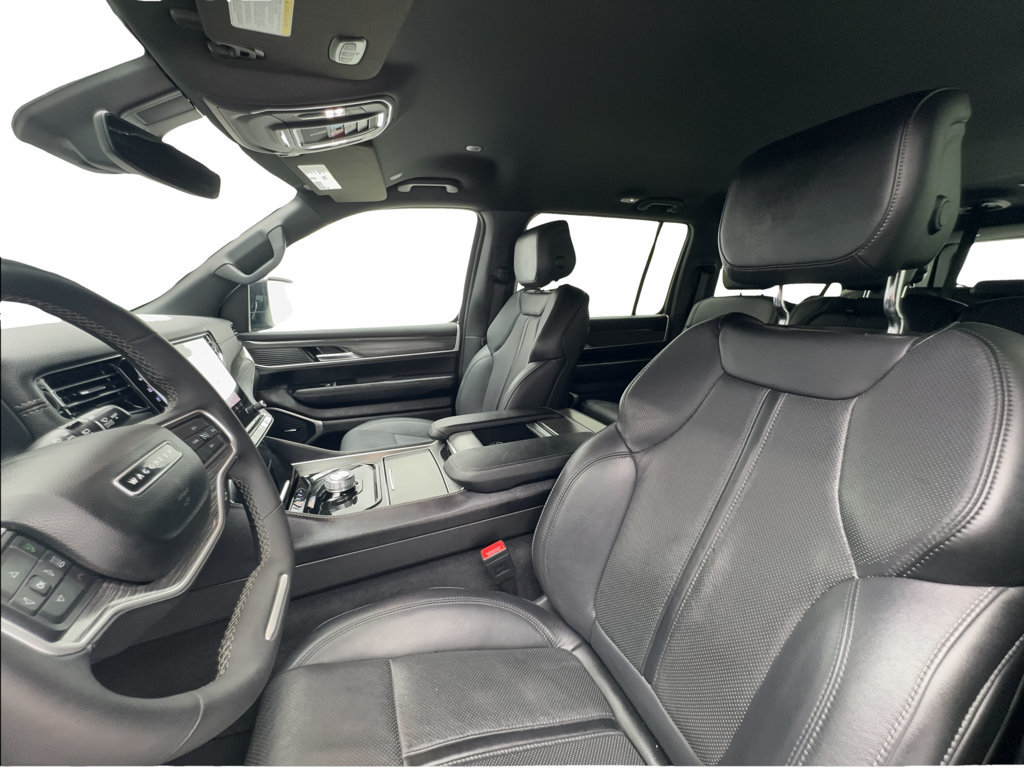 Used 2024 Jeep Wagoneer L Series II RWD image 19
