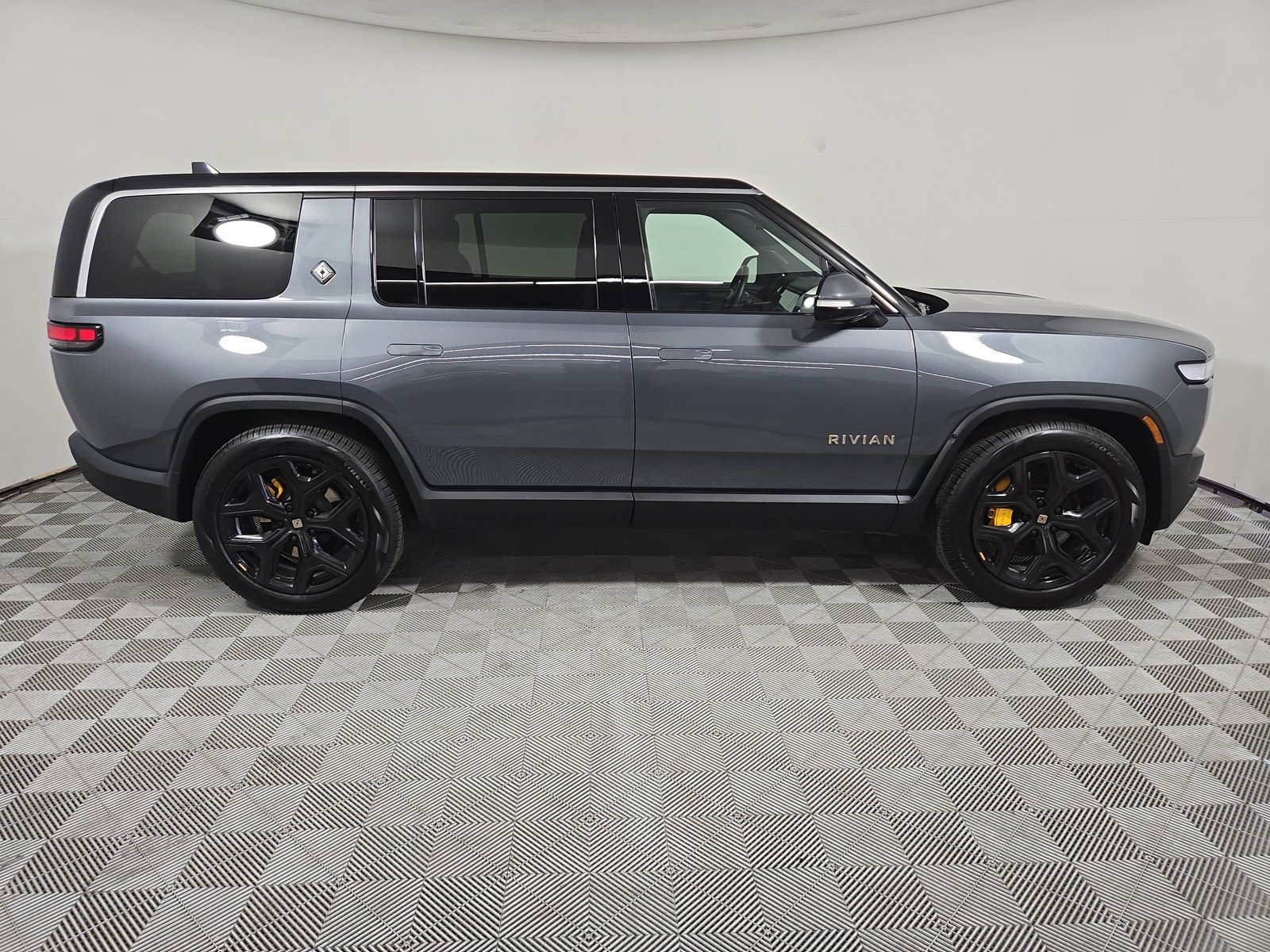 Used 2024 Rivian R1S Adventure AWD/4WD image 6