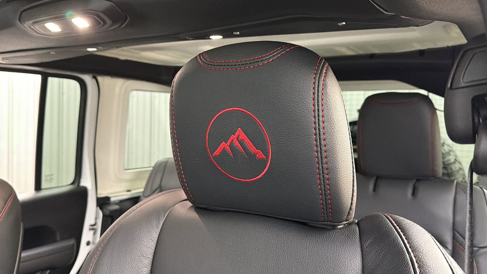 Used 2025 Jeep Wrangler Rubicon w/ Convenience Group image 22