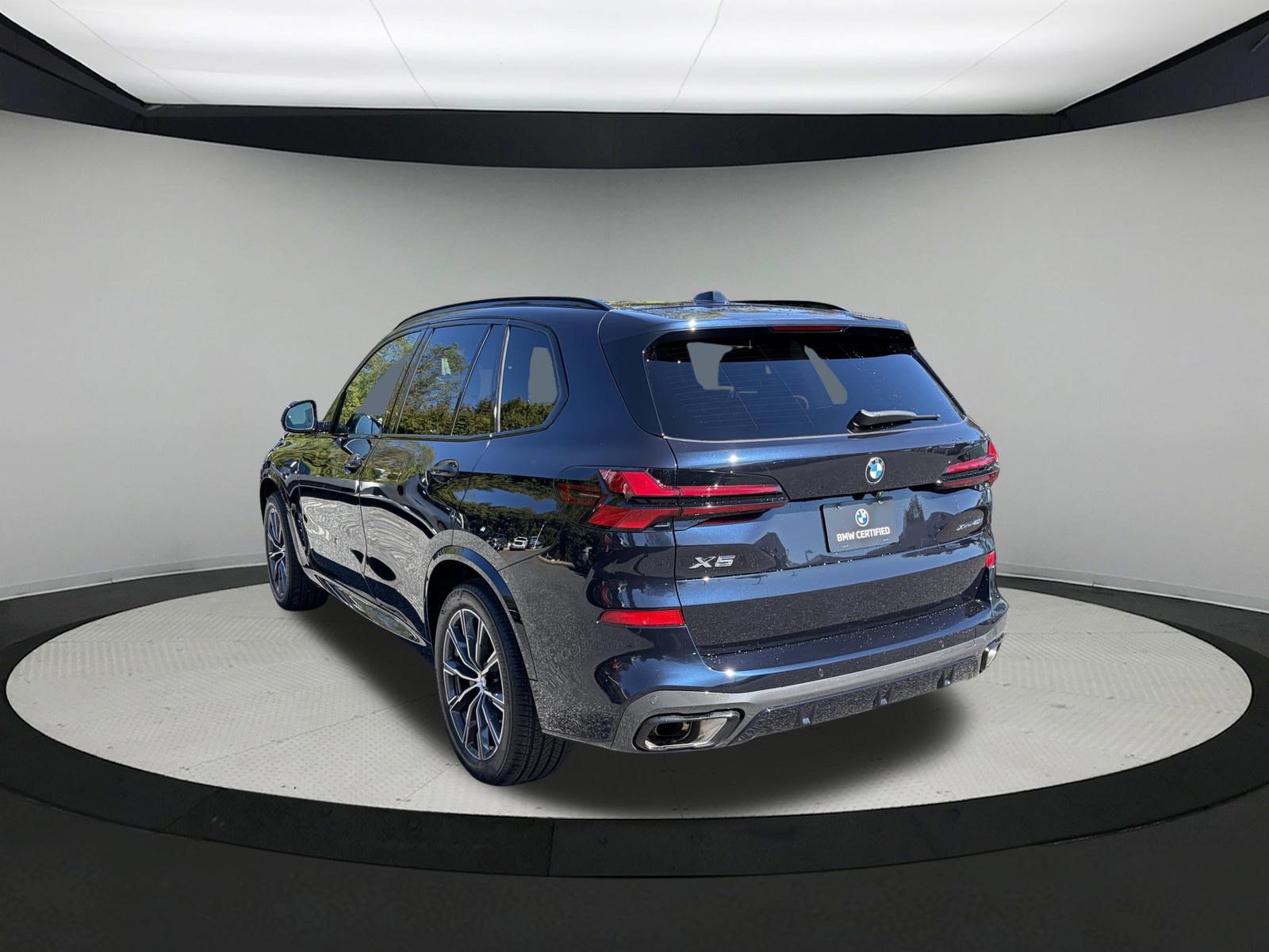 Certified 2026 BMW X5 xDrive40i w/ M Sport Package AWD/4WD image 5