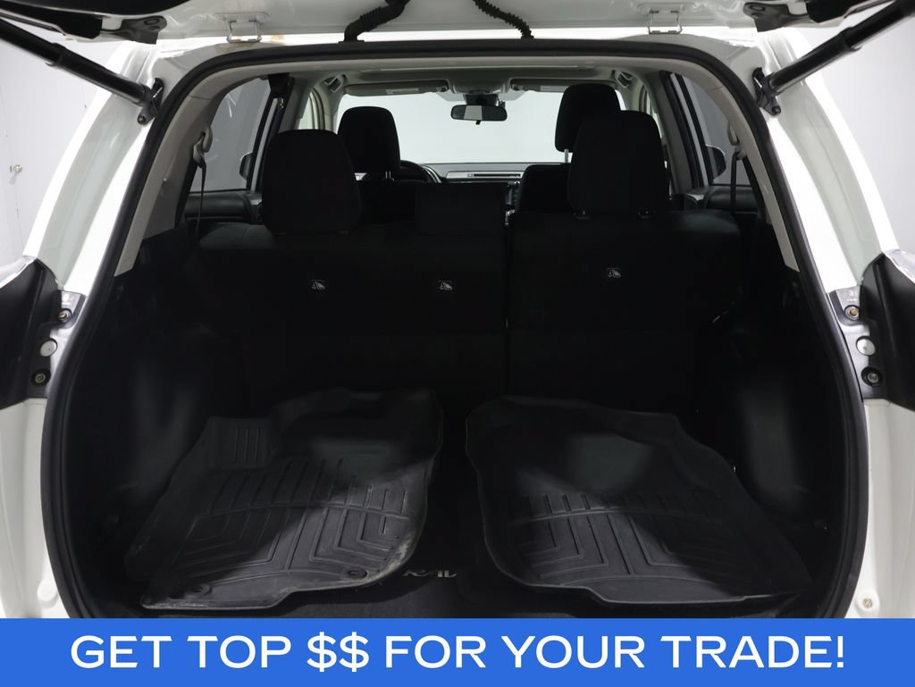 Used 2017 Toyota RAV4 XLE AWD/4WD image 4