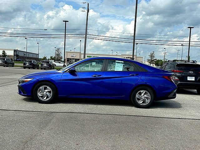 Certified 2025 Hyundai Elantra SE w/ Cargo Package FWD image 1