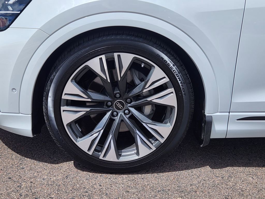 Used 2025 Audi Q8 Prestige w/ Prestige Package AWD/4WD image 11