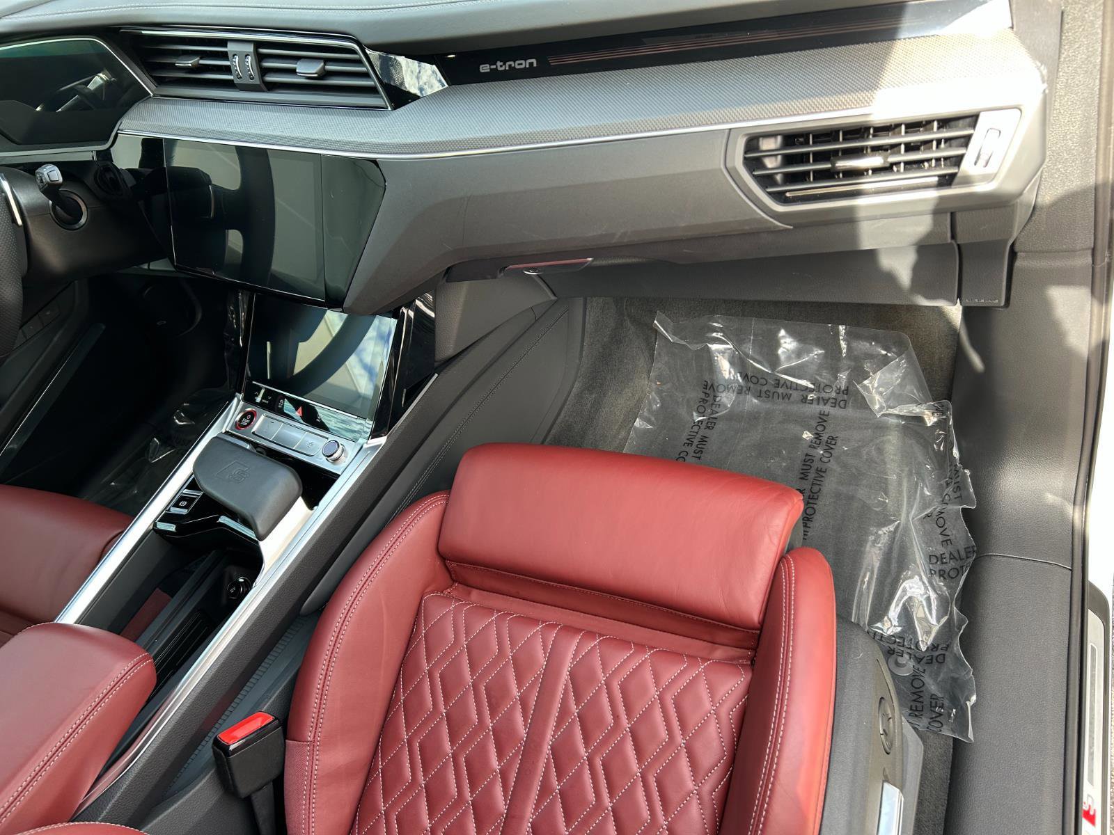 Used 2023 Audi e-tron S Prestige w/ Prestige Package image 27