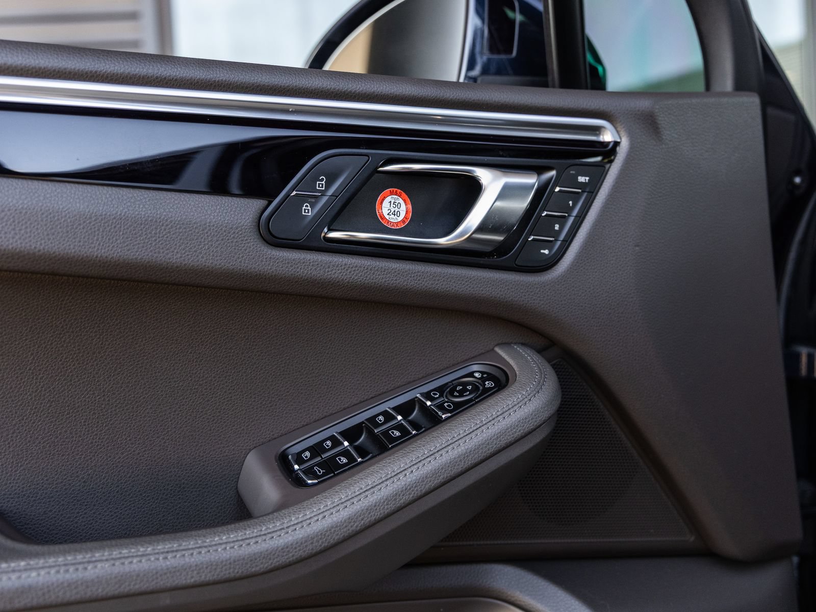 Certified 2021 Porsche Macan AWD/4WD image 18