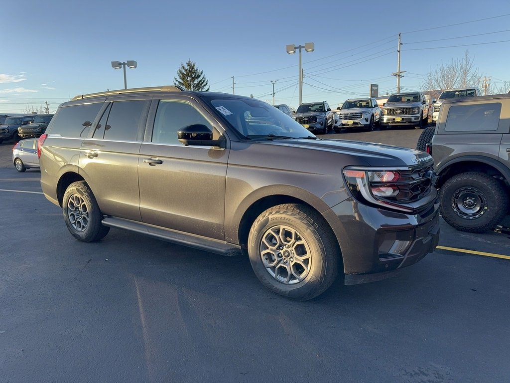 Used 2025 Ford Expedition Active image 1