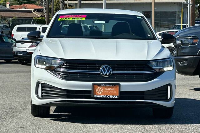 Used 2024 Volkswagen Jetta Sport image 9