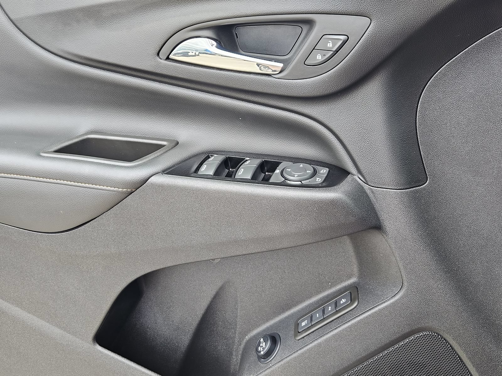 Certified 2023 Chevrolet Equinox Premier FWD image 29