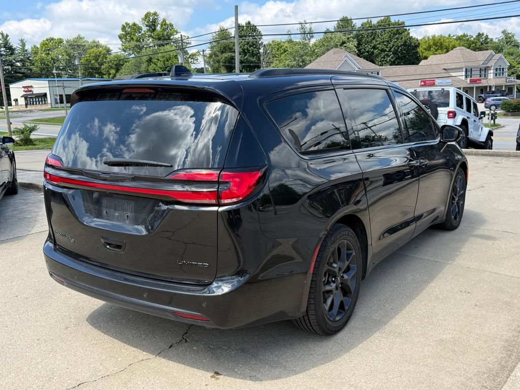 Used 2025 Chrysler Pacifica Limited FWD image 6