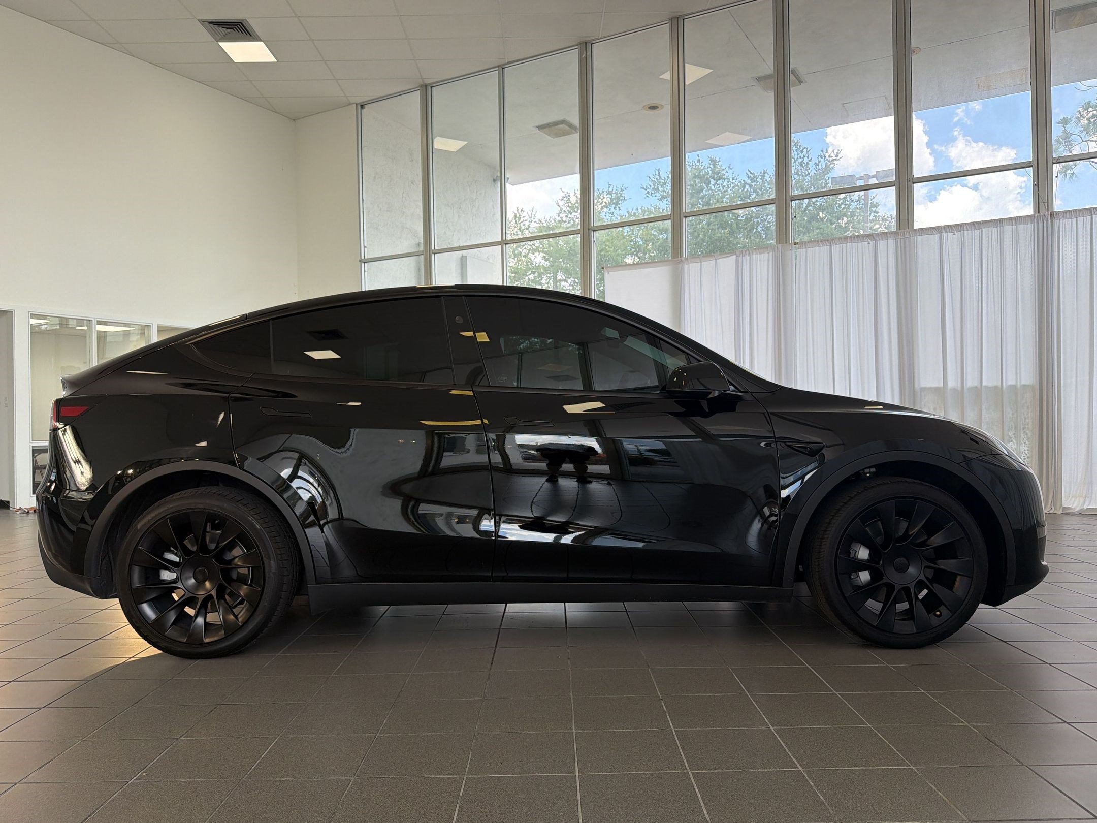 Used 2023 Tesla Model Y 2WD image 8