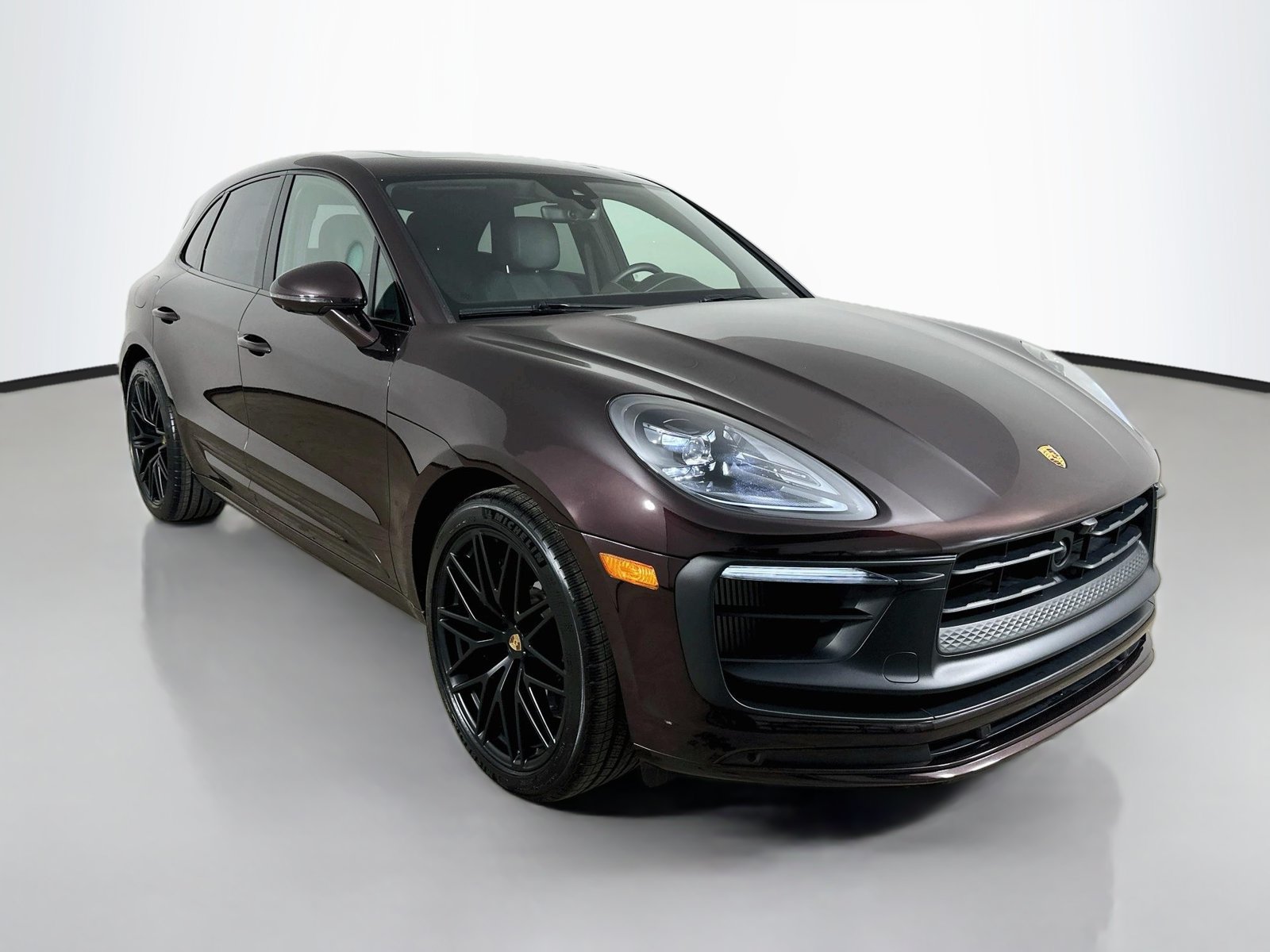 Certified 2024 Porsche Macan GTS w/ Premium Plus Package AWD/4WD image 3