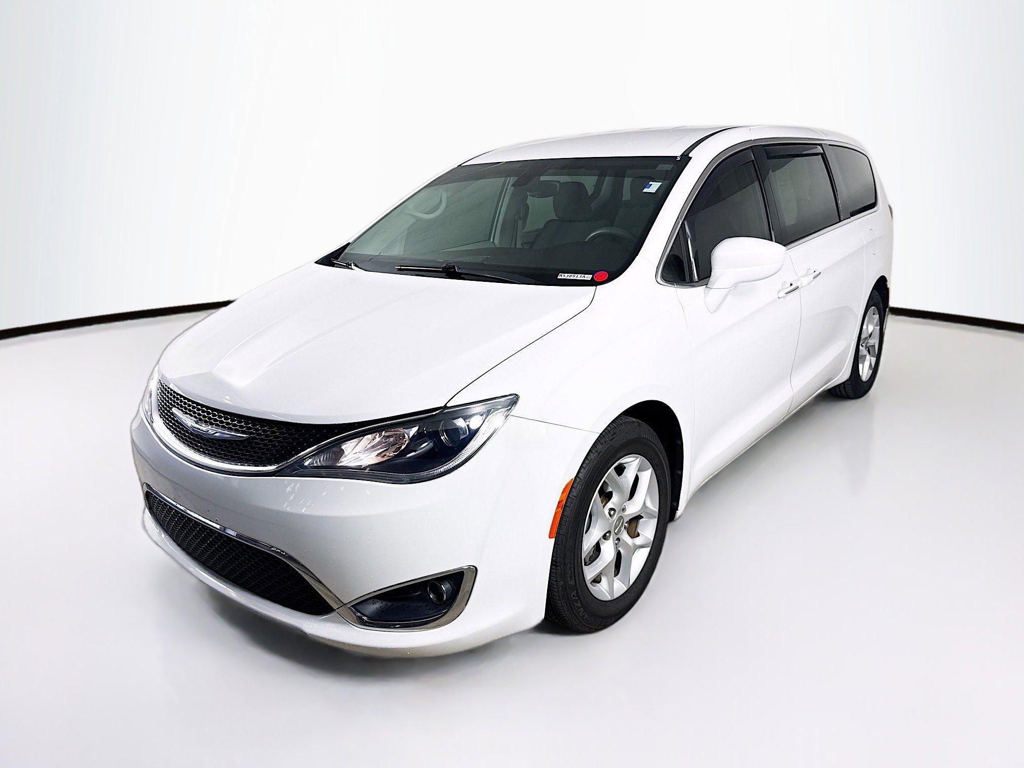 Used 2018 Chrysler Pacifica Touring Plus FWD image 4
