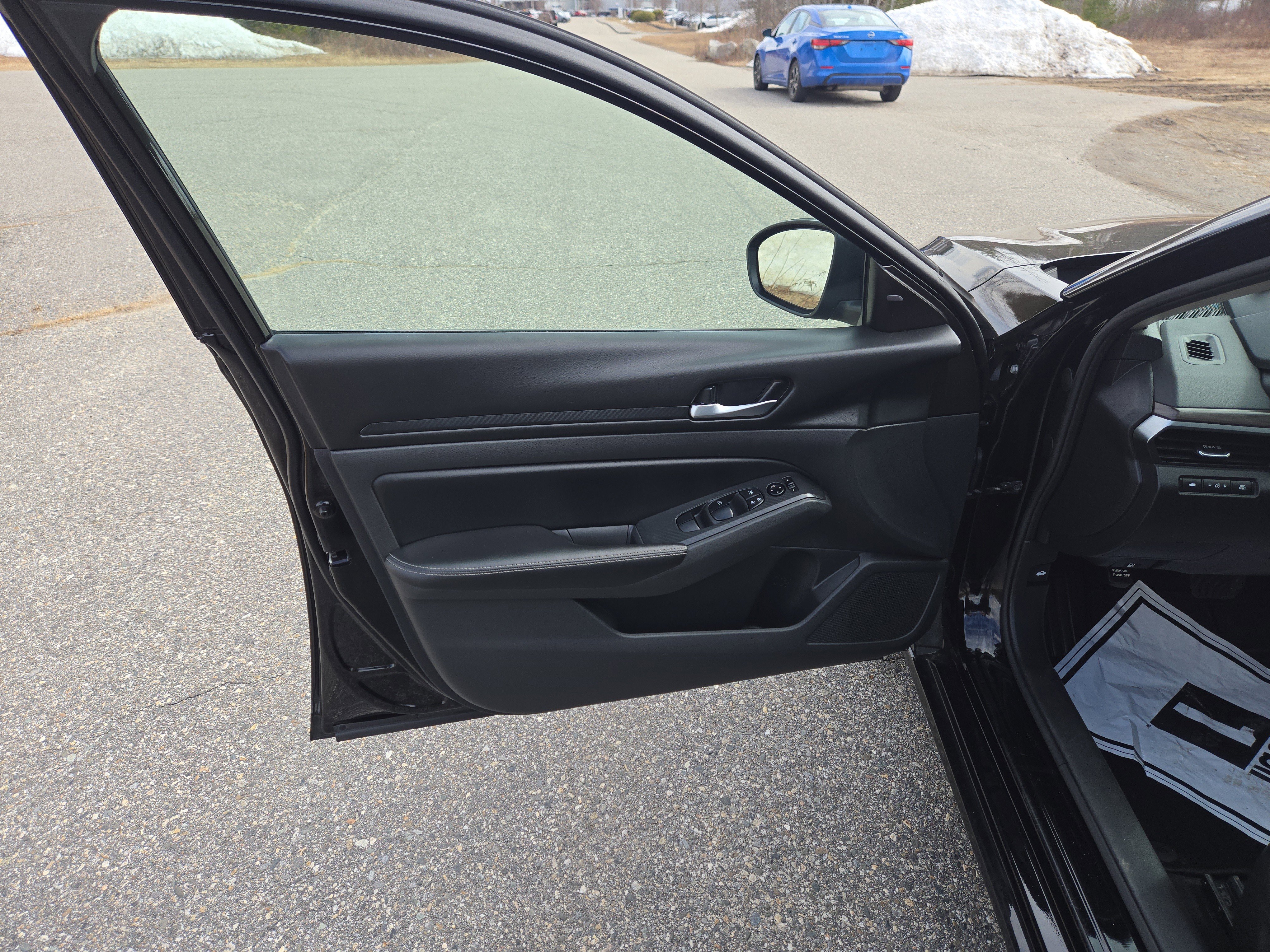 Used 2024 Nissan Altima 2.5 SV image 15