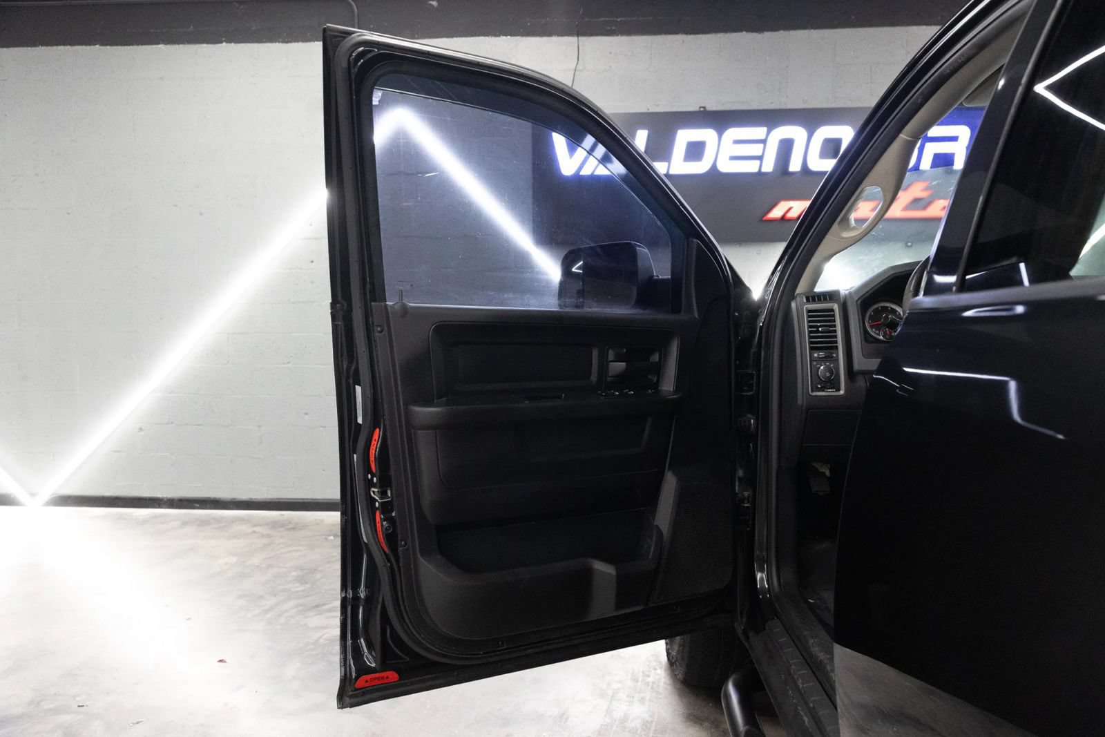 Used 2017 RAM 1500 Express w/ Express Value Package RWD image 28