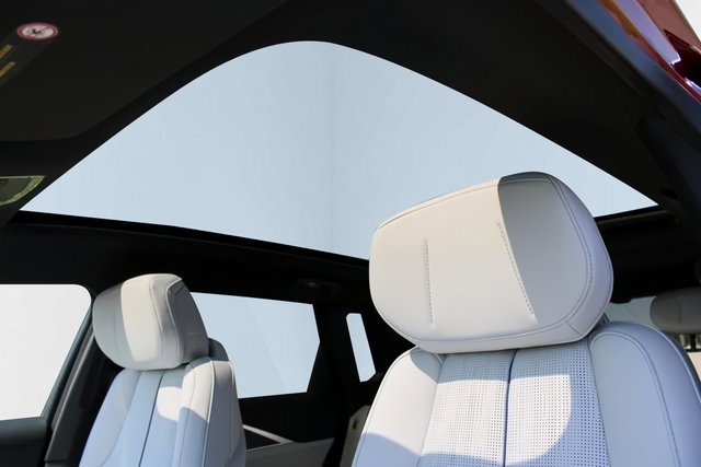 New 2025 Cadillac Lyriq Luxury image 31