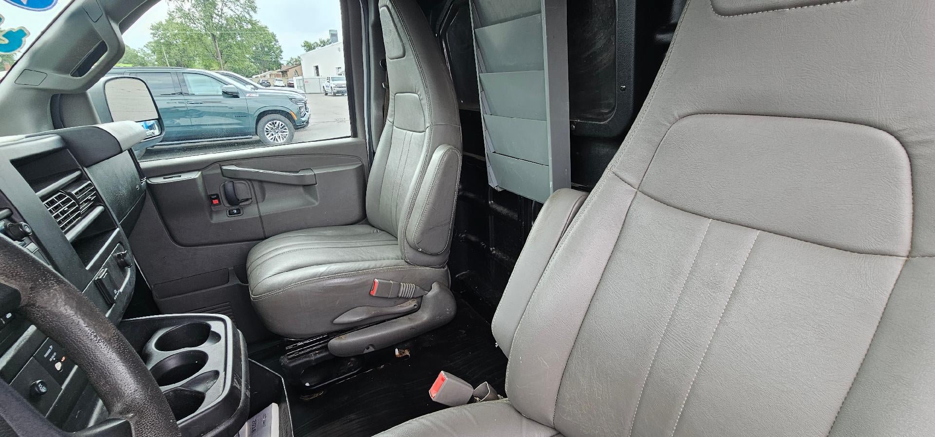 Used 2018 Chevrolet Express 2500 Extended RWD image 11