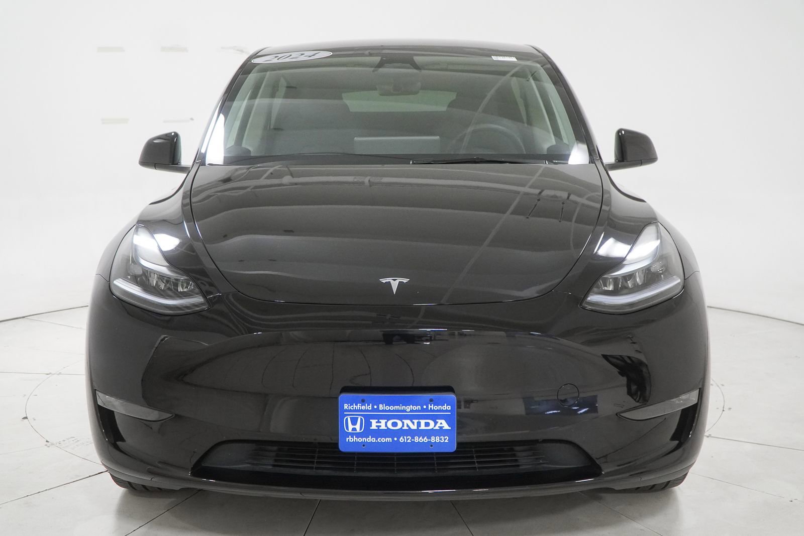 Used 2024 Tesla Model Y Long Range AWD/4WD image 2