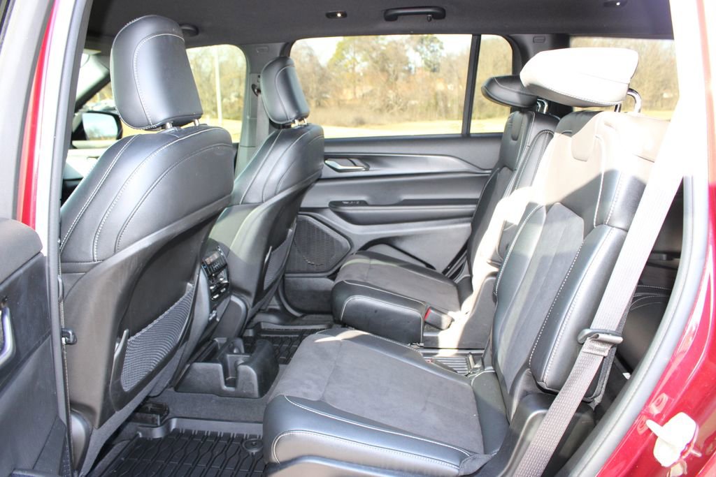 Used 2023 Jeep Grand Cherokee L Laredo image 23