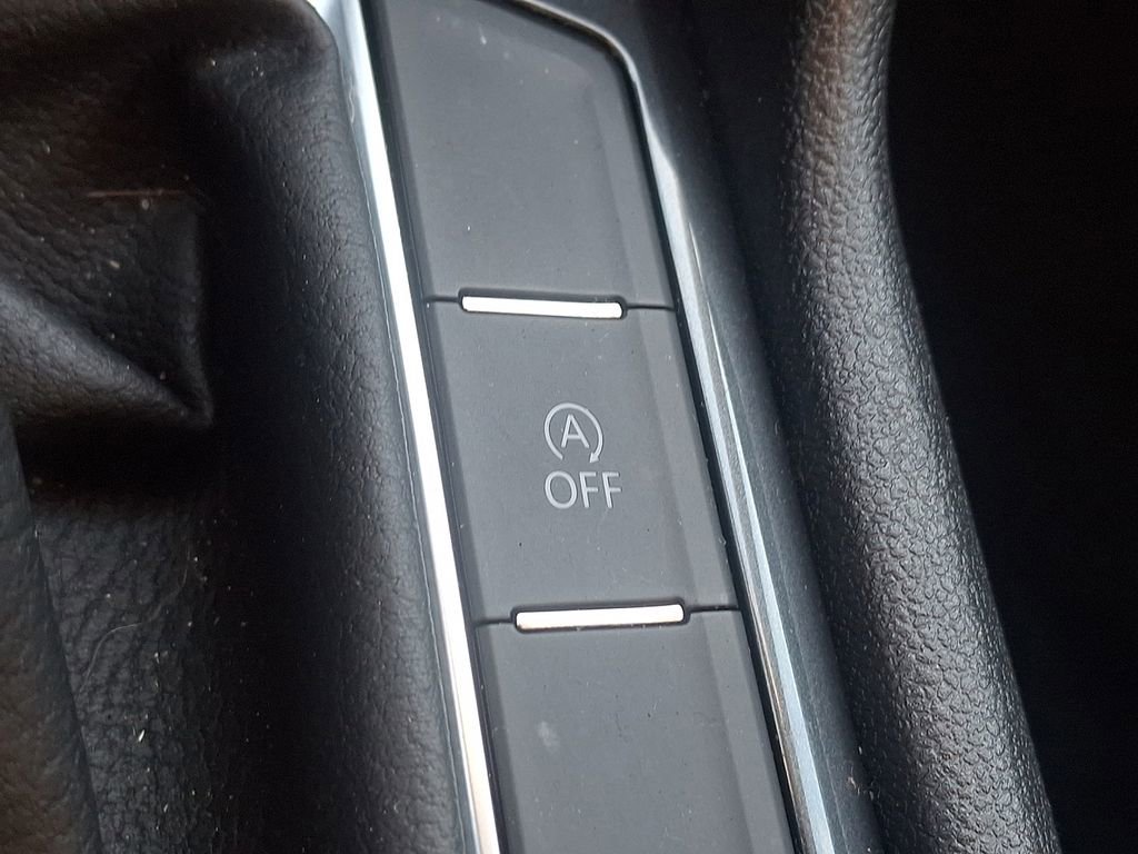 Used 2022 Volkswagen Tiguan SE image 24