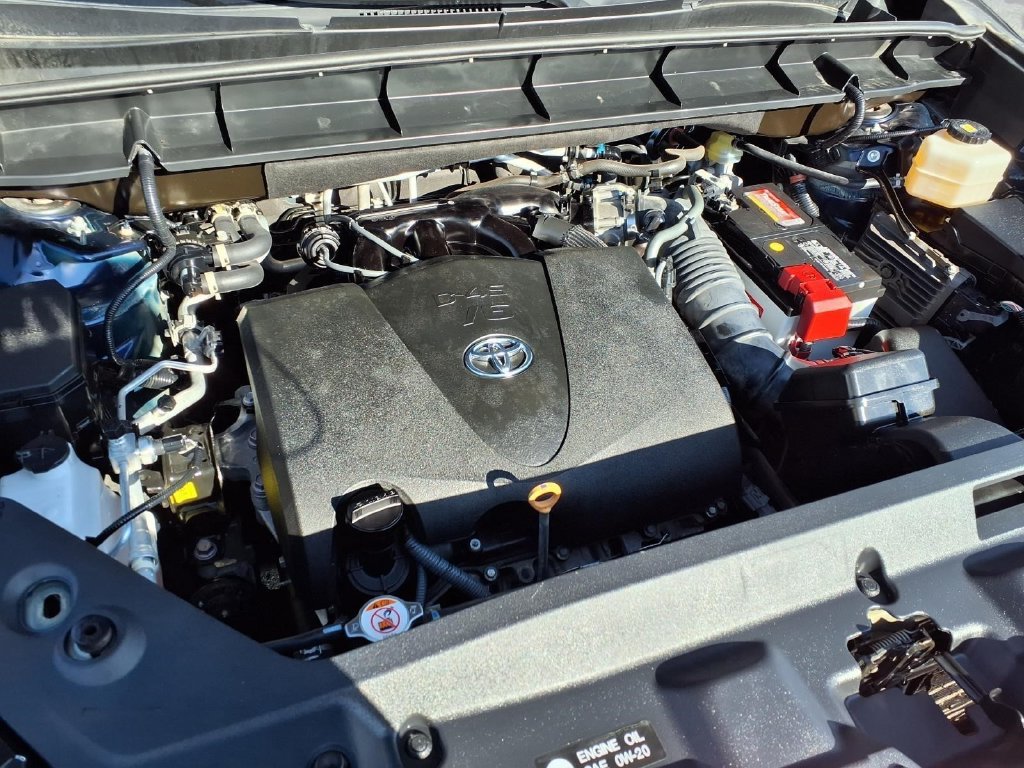 Used 2022 Toyota Highlander XLE FWD image 3