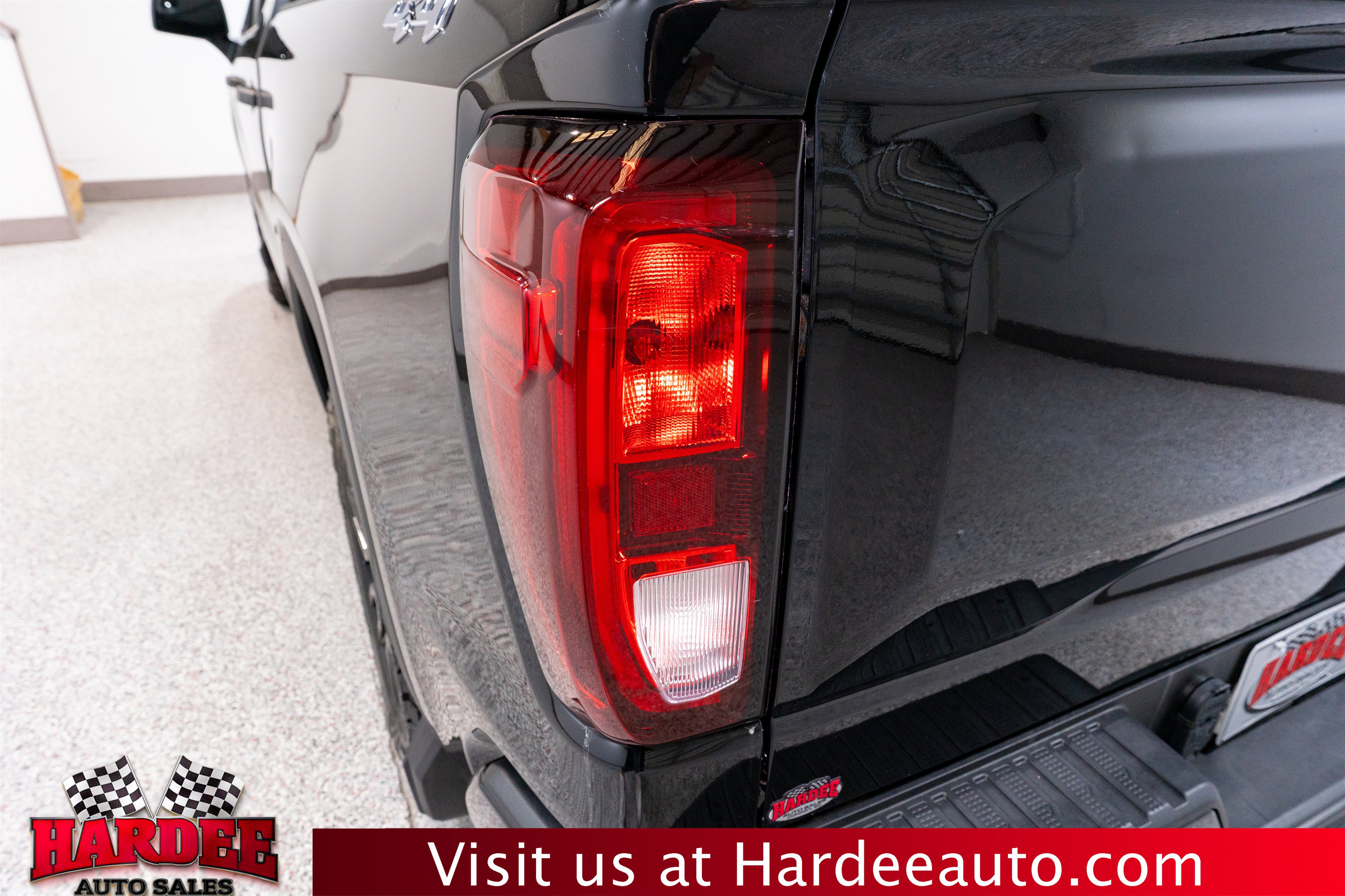Used 2024 GMC Sierra 1500 Pro w/ Graphite Edition AWD/4WD image 9