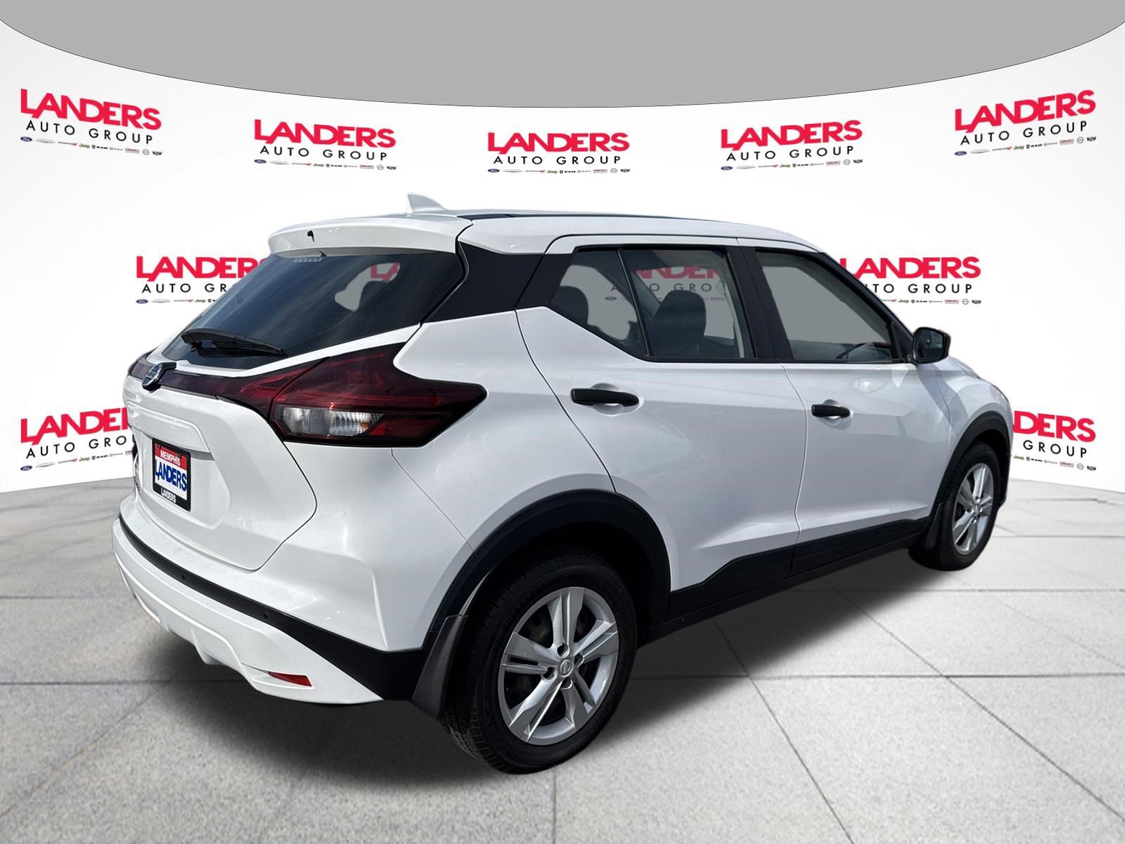 Used 2021 Nissan Kicks S FWD image 3