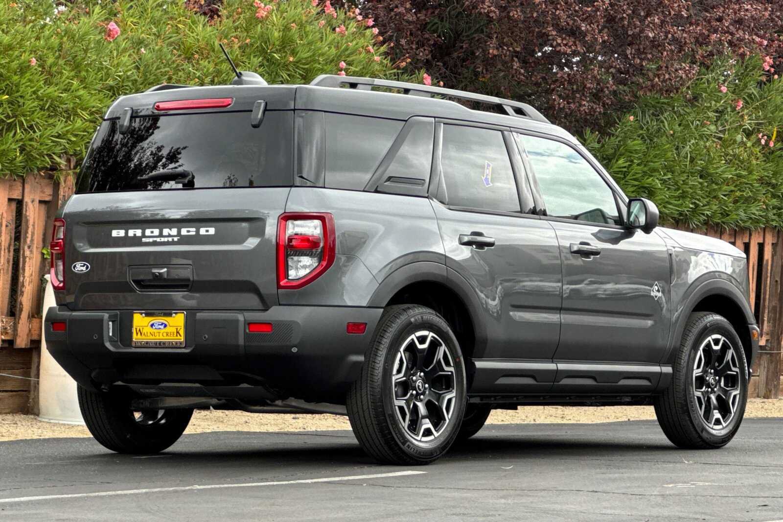 New 2026 Ford Bronco Sport Outer Banks w/ Outer Banks Tech Package+ AWD/4WD image 4